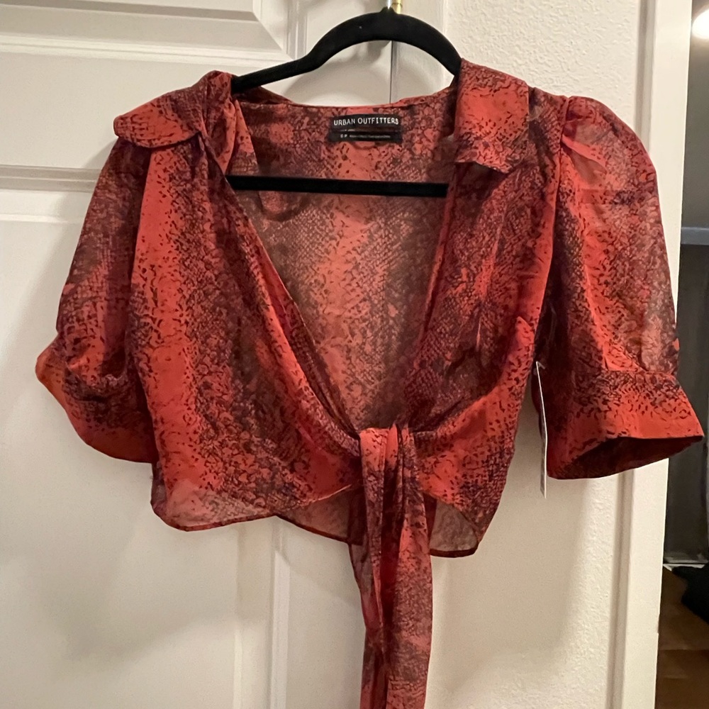 Urban Outfitters Crop top cover